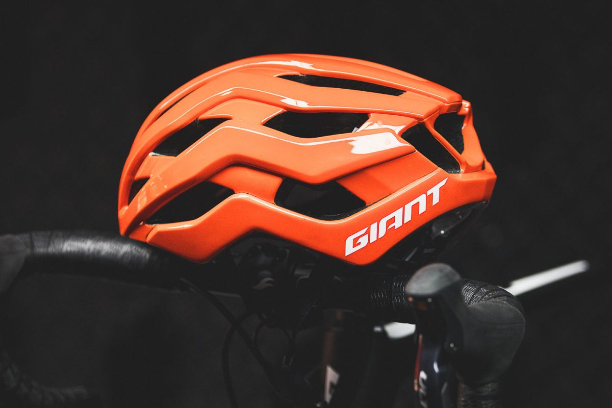 PRESENTAMOS EL NUEVO CASCO REV PRO MIPS