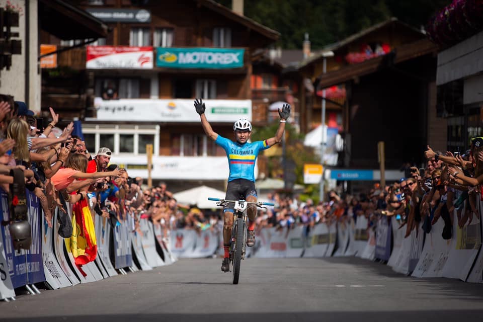 ¡EL COLOMBIANO LEONARDO PÁEZ GANA EL CAMPEONATO DEL MUNDO XCM!